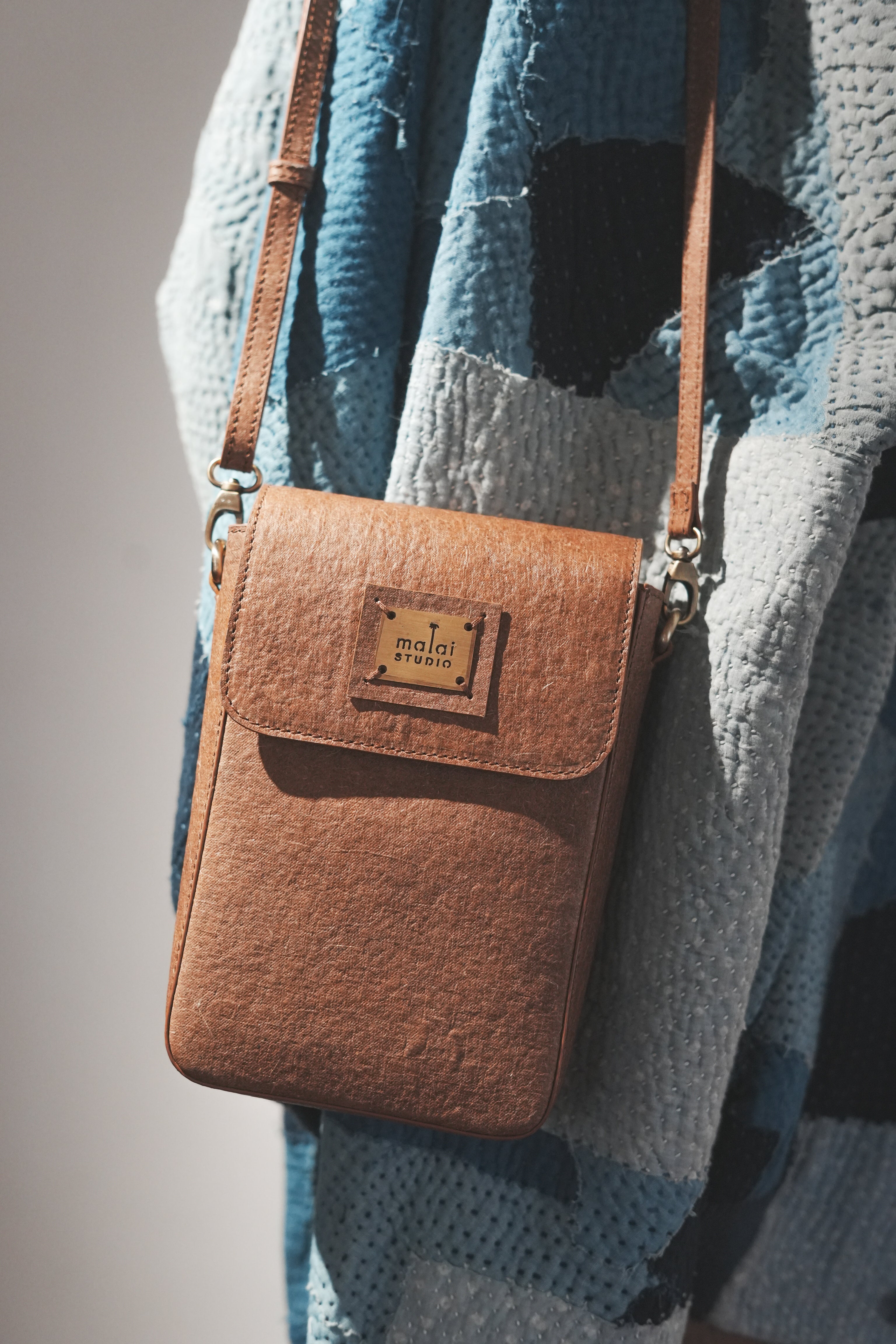 Unisex crossbody bag