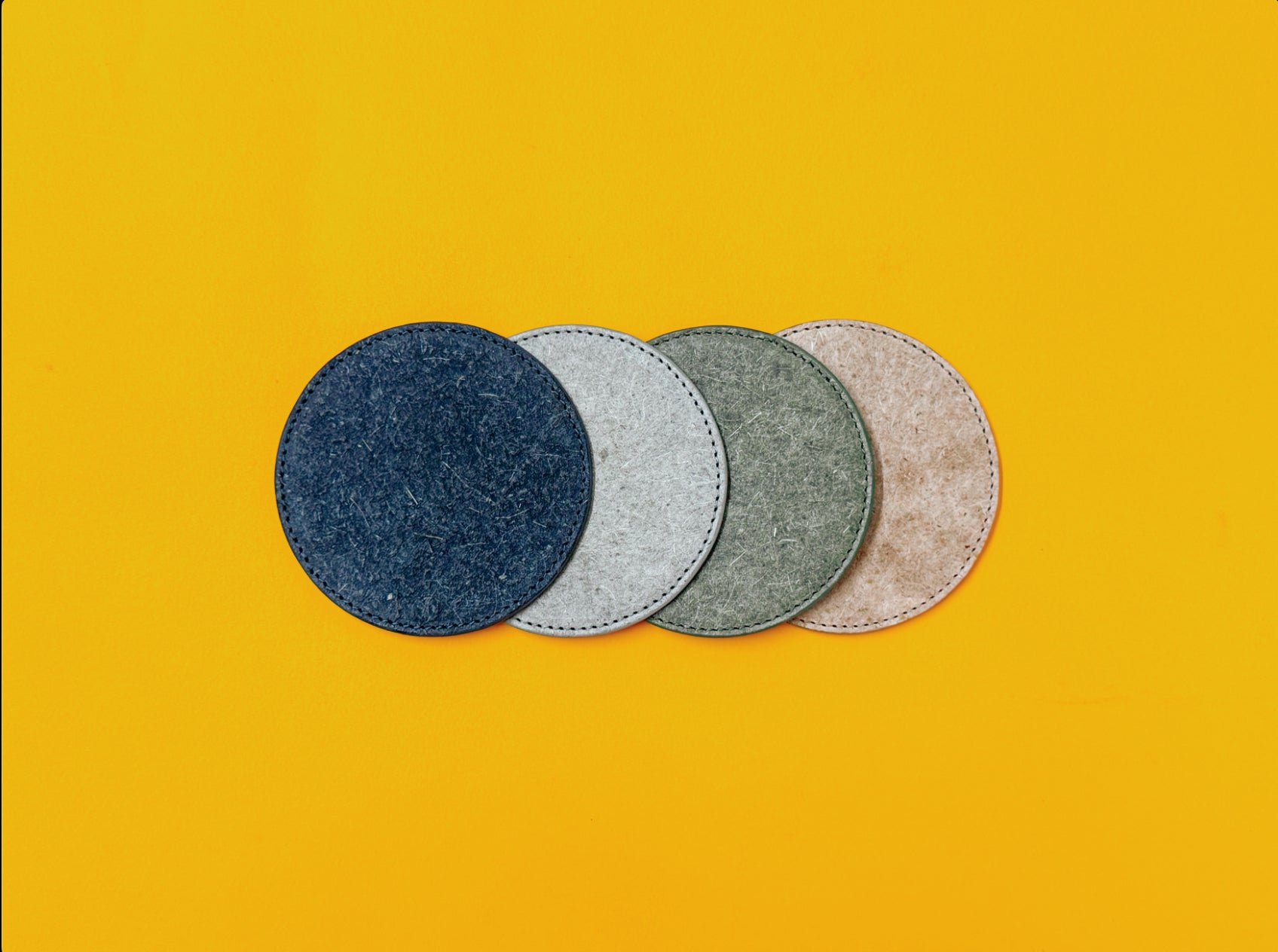 Circular coasters set
